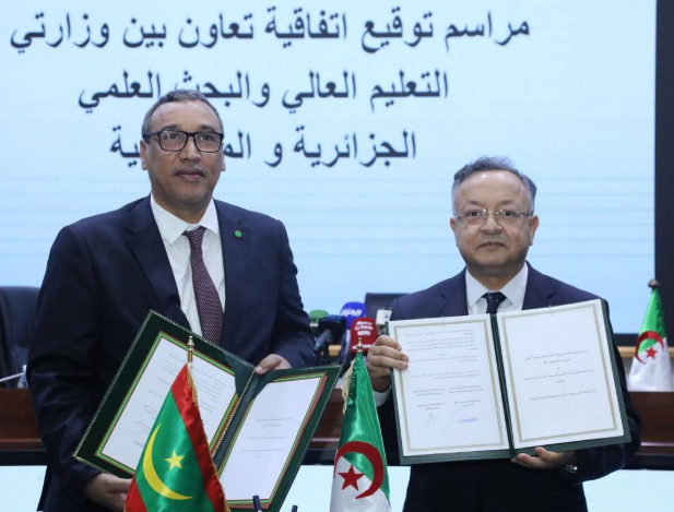 وزير التعليم العالي والبحث العلمي يوقع مع نظيره الجزائري البرنامج التنفيذي2025-2026-2027 لاتفاقية التعاون المشترك في مجال التعليم العالي والبحث العلمي
